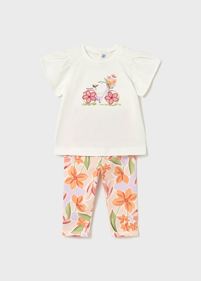 Conjunto legging y camiseta floral.