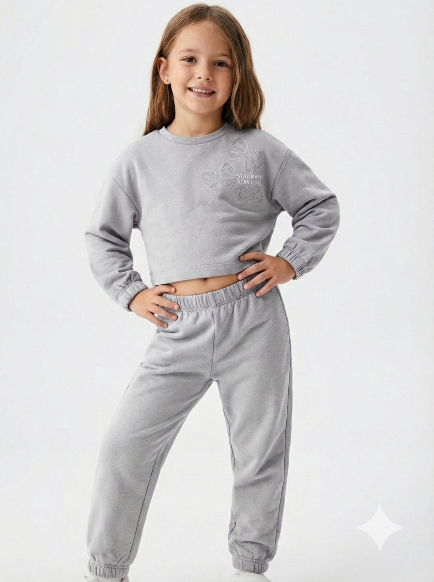 Conjunto deportivo dos piezas: Susadera y pantalón, niña.