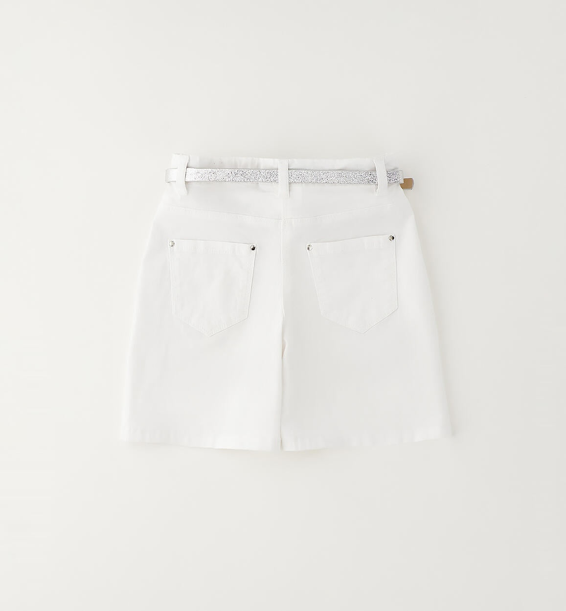 Pantalón corto con cinturón