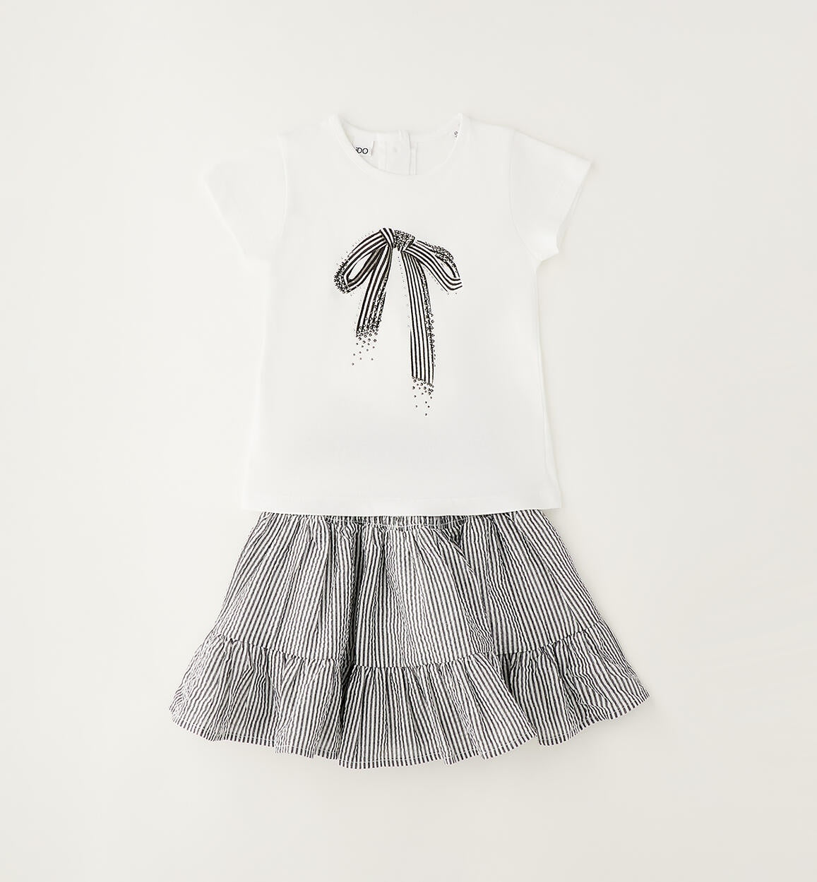 Conjunto de camiseta y falda de rayas