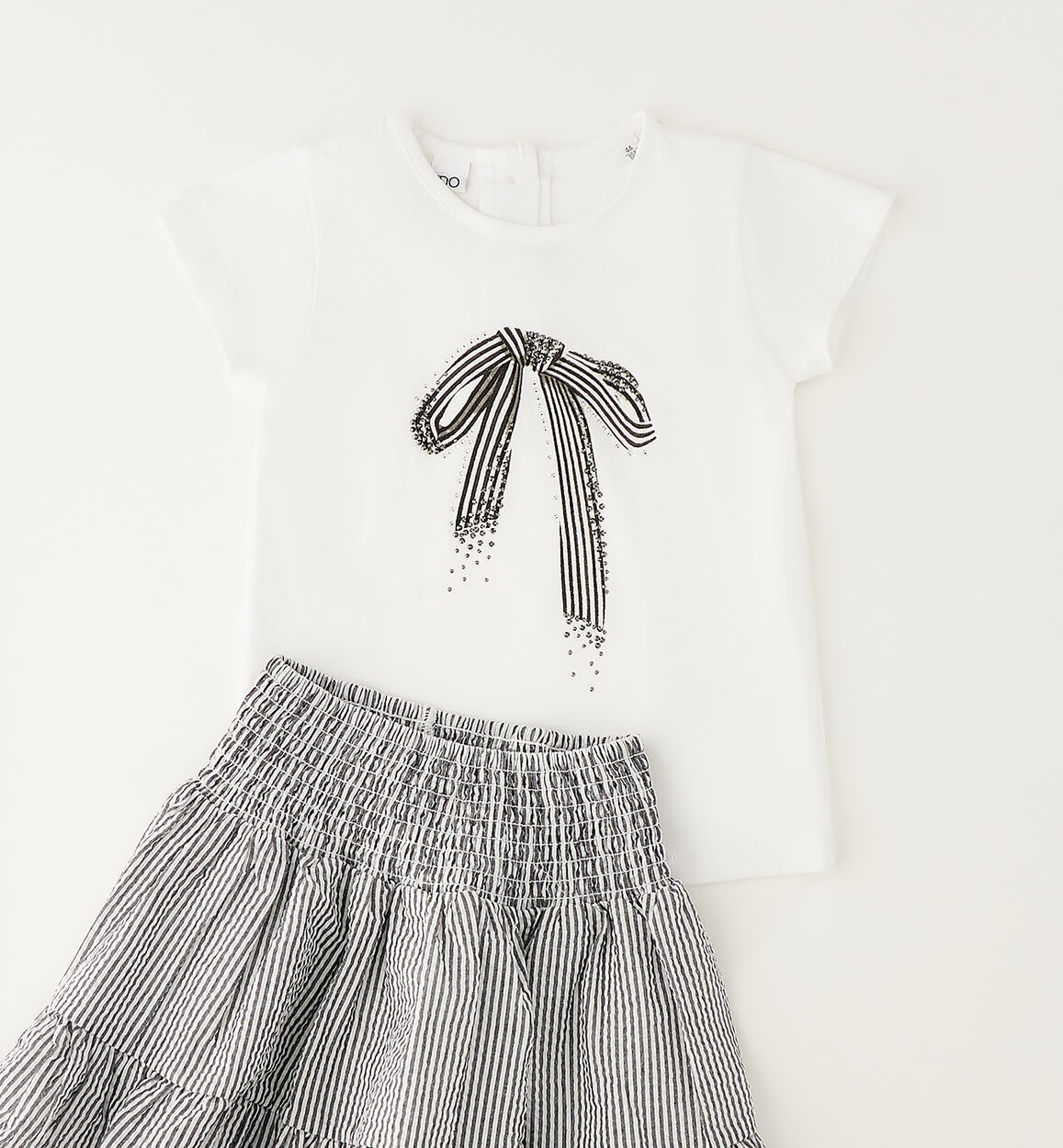 Conjunto de camiseta y falda de rayas