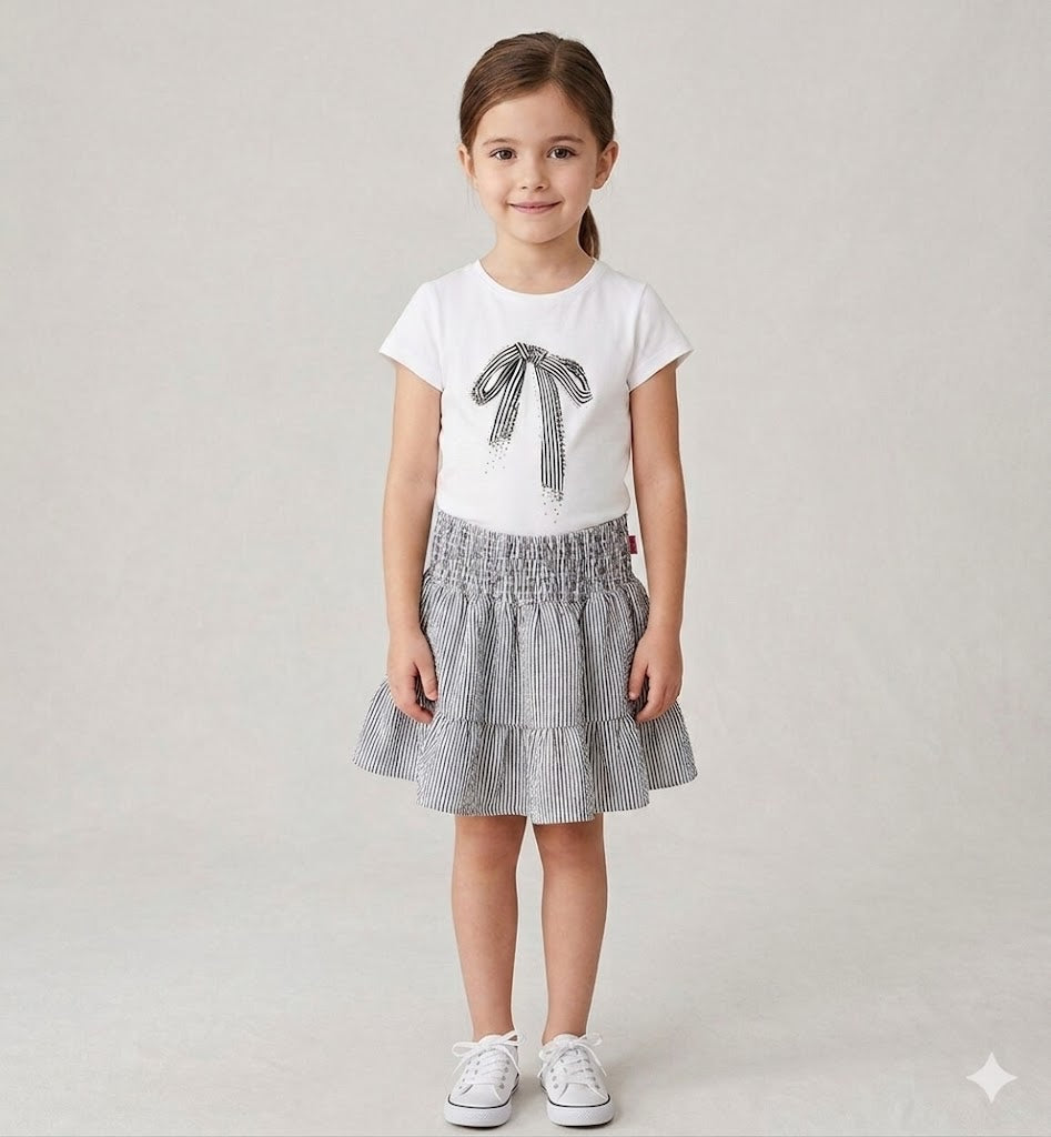 Conjunto de camiseta y falda de rayas