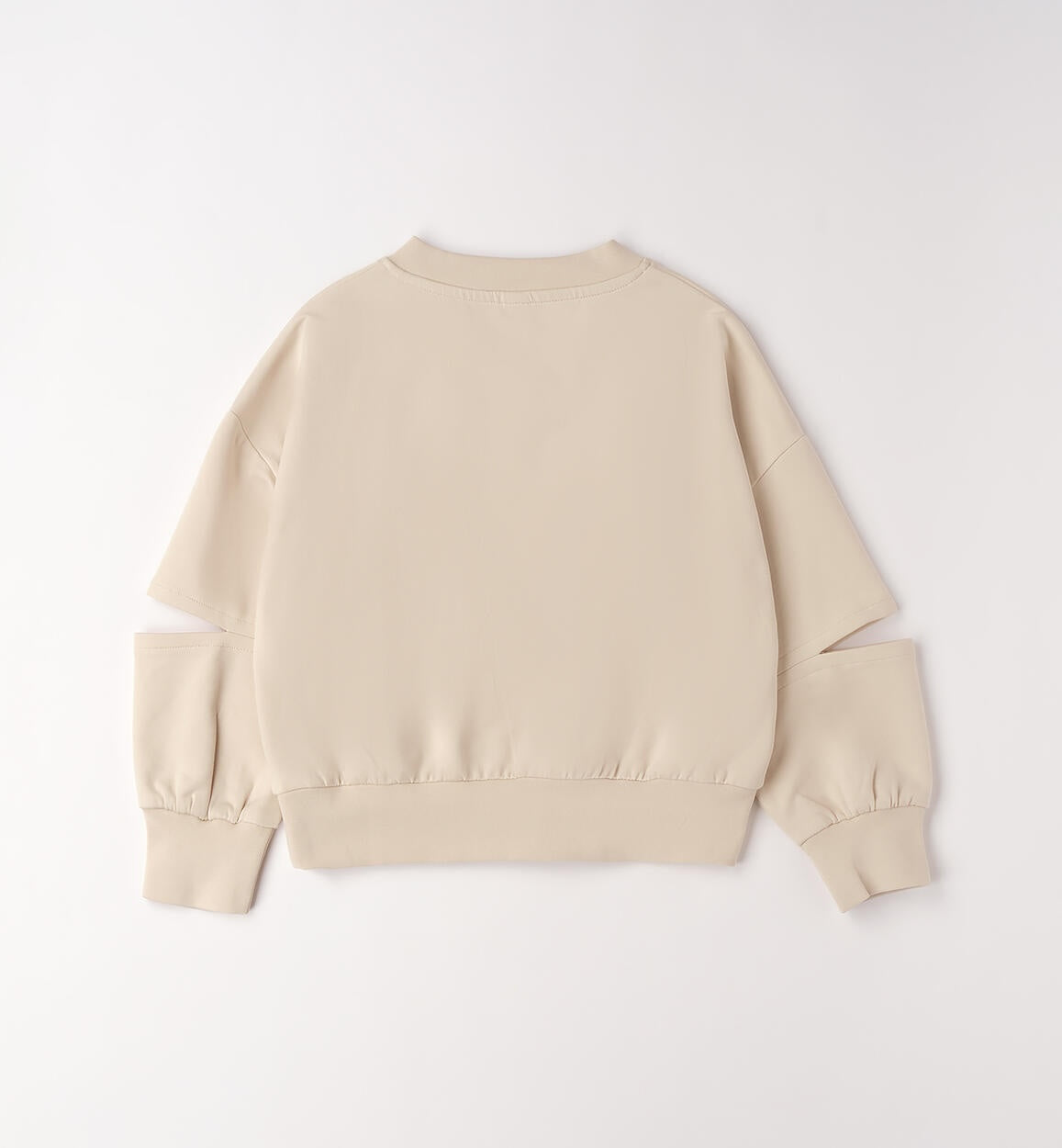 Sudadera aberturas en las mangas