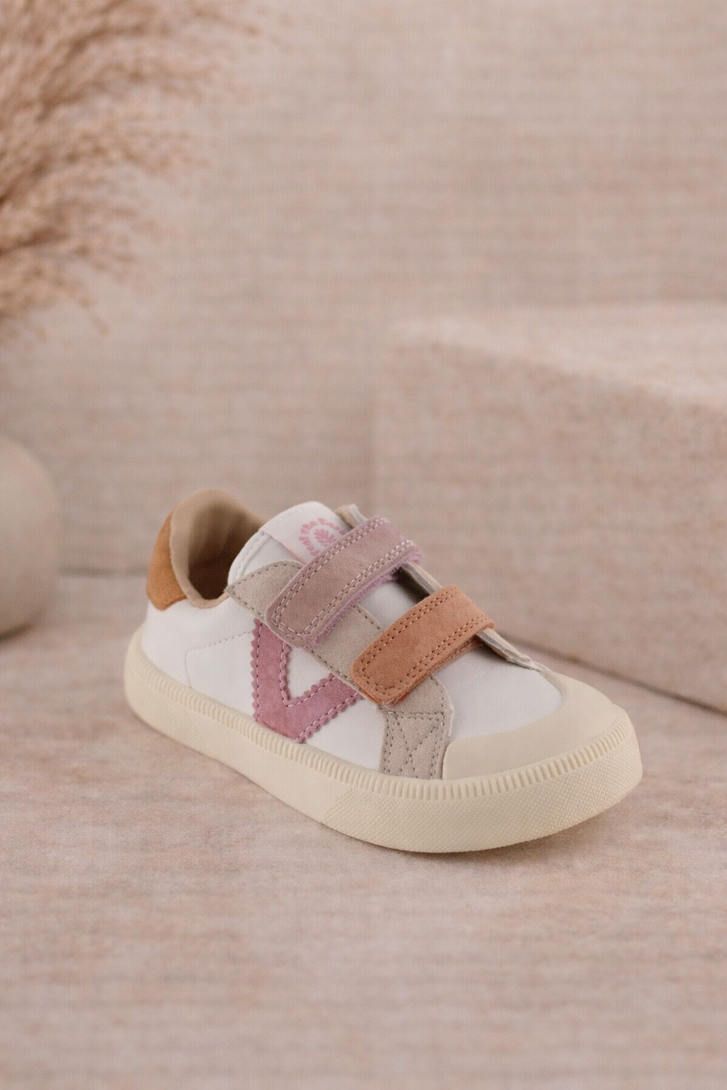 Zapatilla respetuosa niña