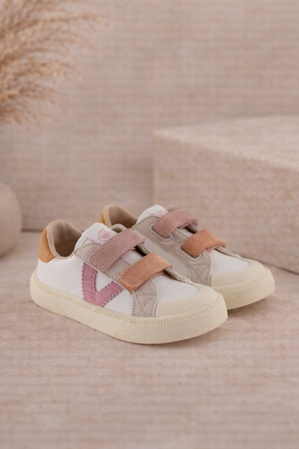 Zapatilla respetuosa niña
