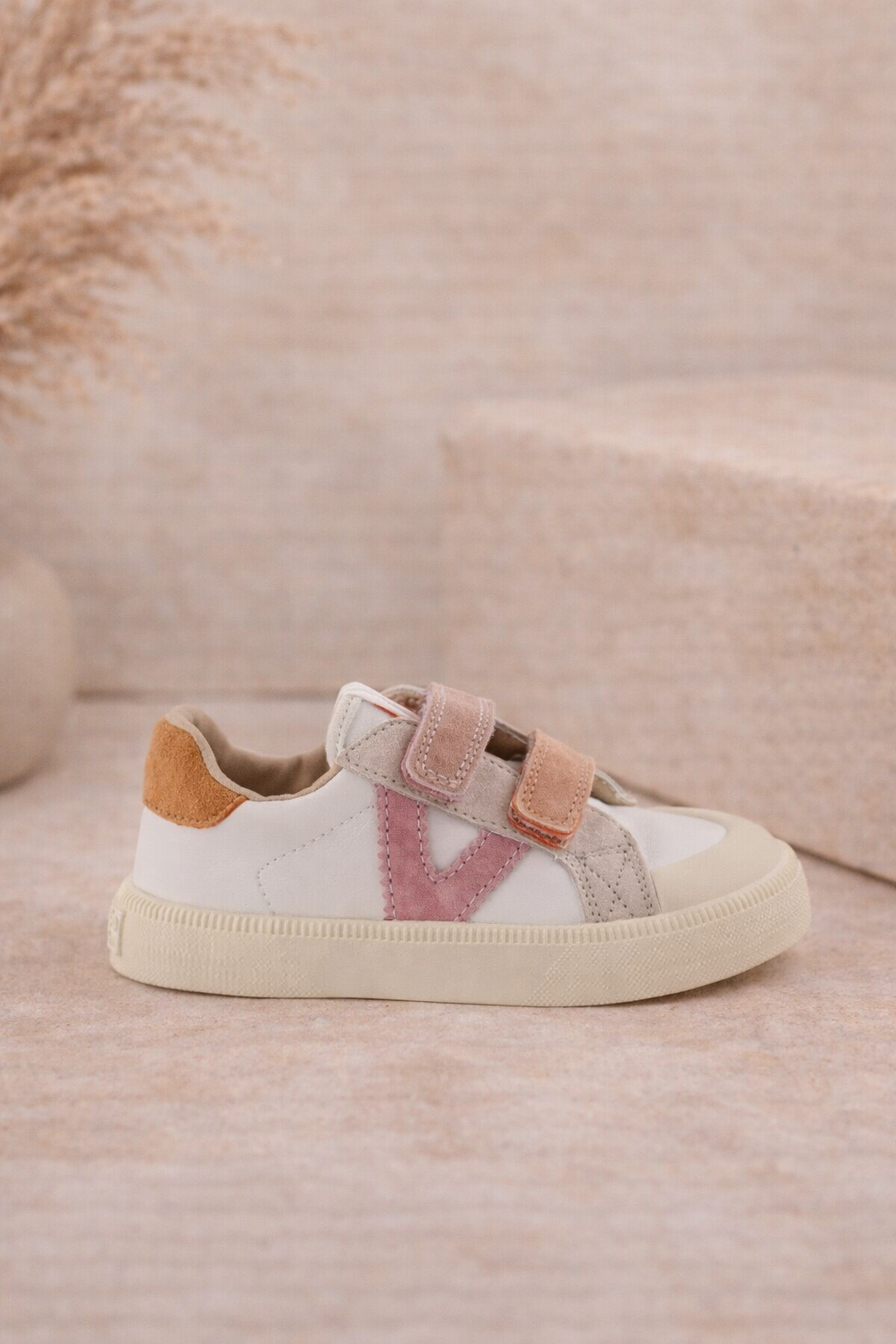 Zapatilla respetuosa niña
