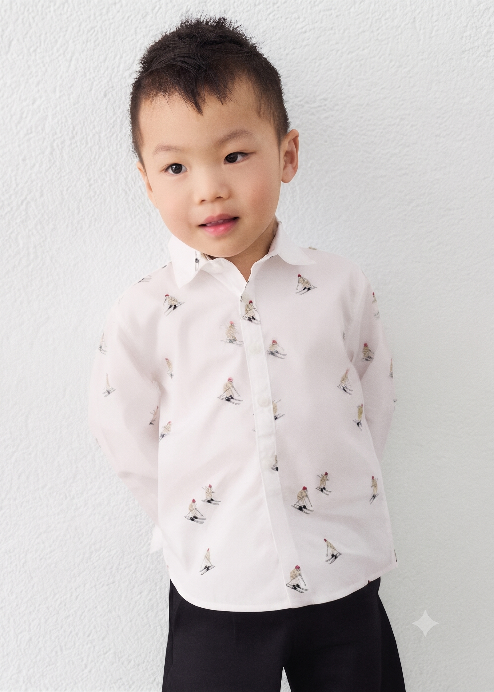 Camisa manga larga  estampado esquiadores color blanco, niño.