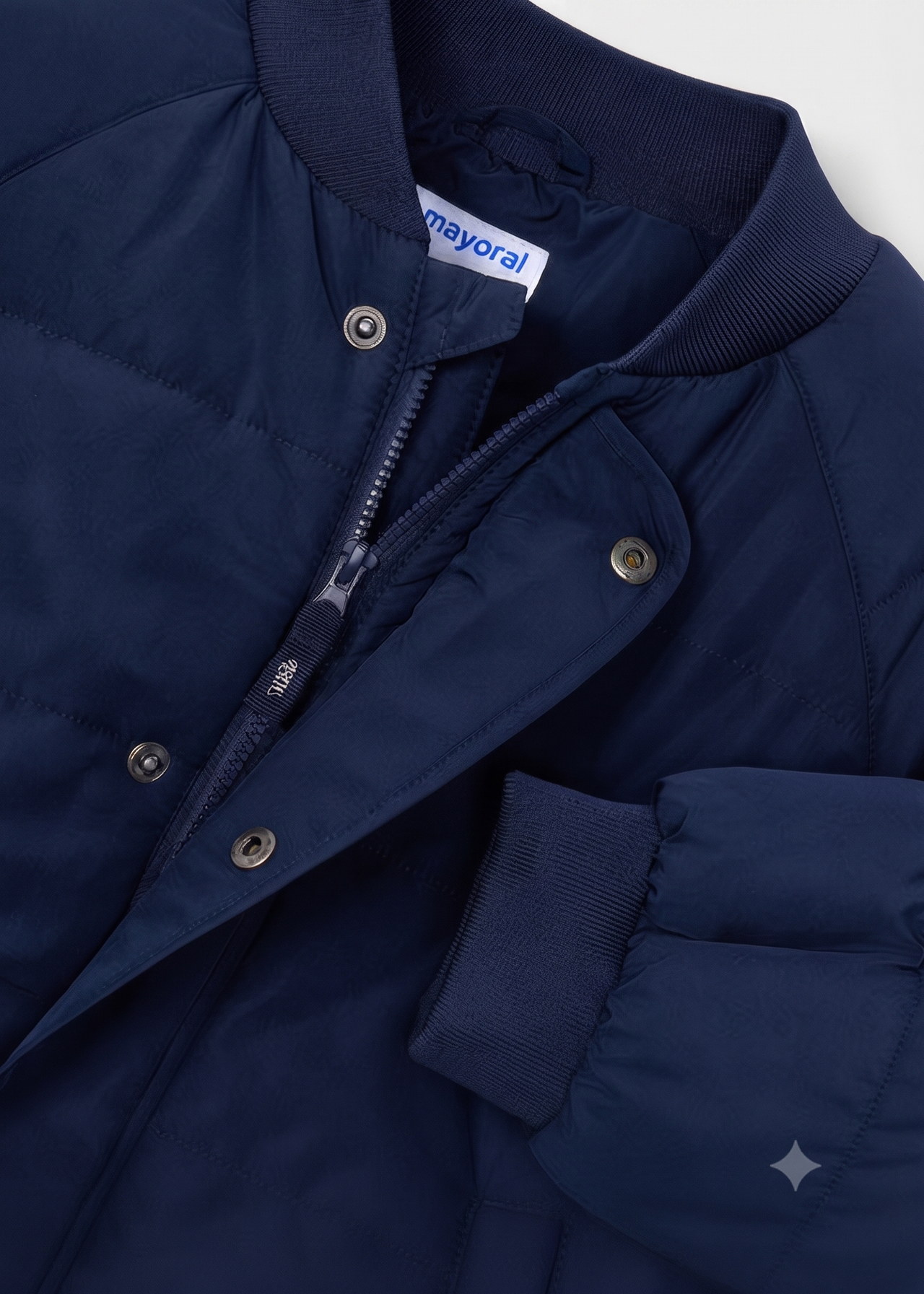 Cazadora bomber acolchada azul marino niño.