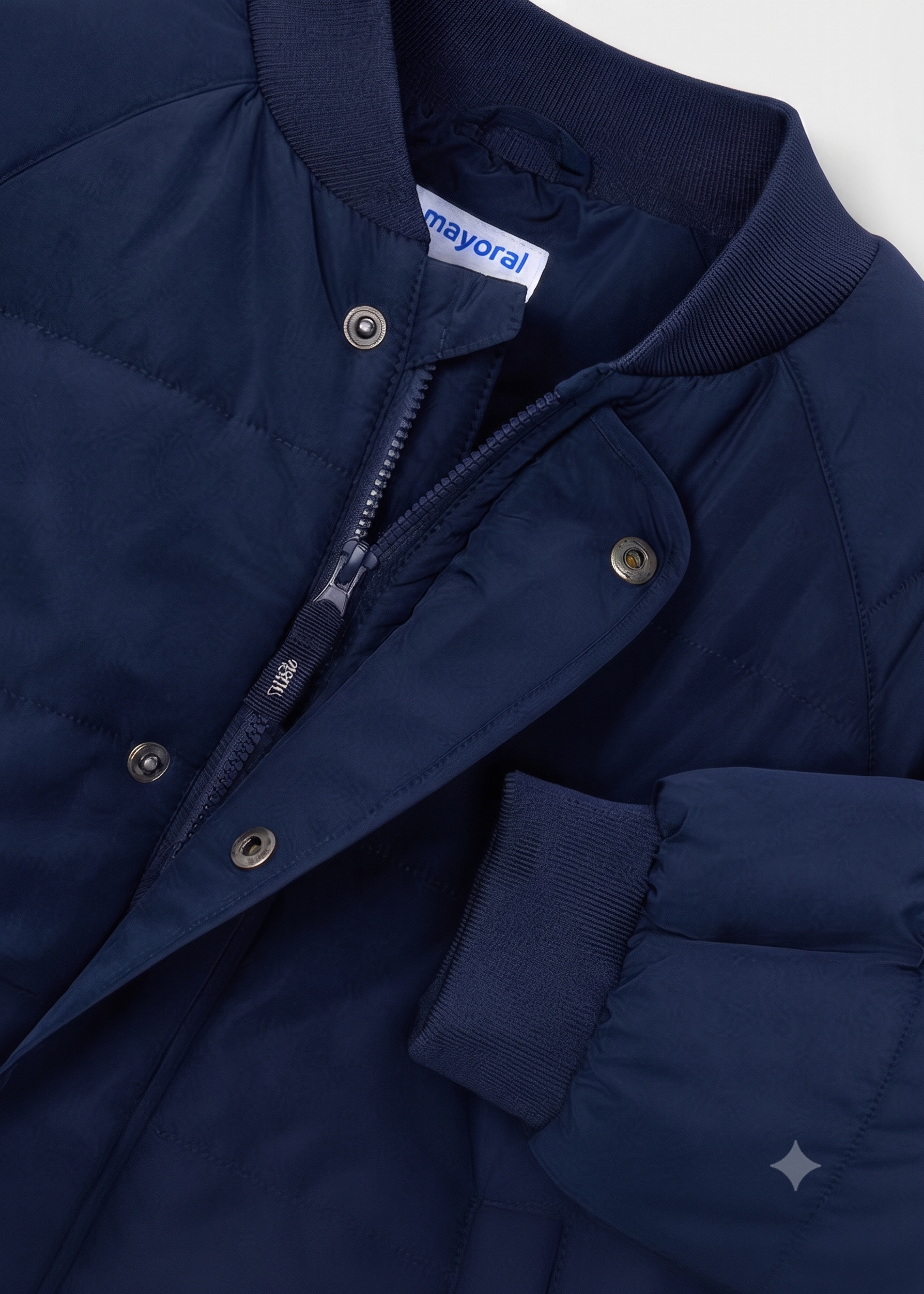Cazadora bomber acolchada azul marino niño.
