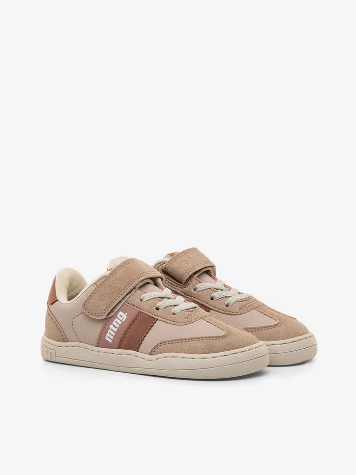 Zapatilla deportiva un velcro niña
