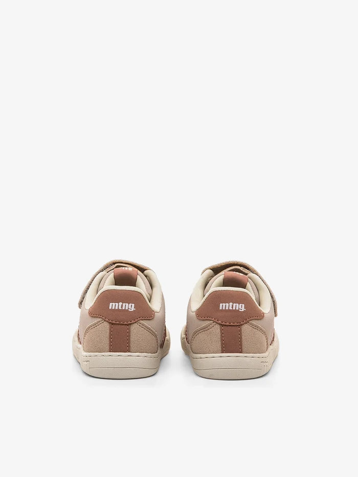 Zapatilla deportiva un velcro niña