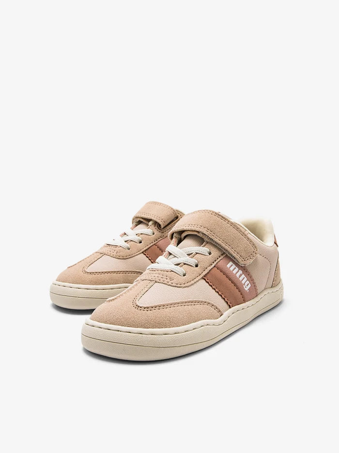 Zapatilla deportiva un velcro niña