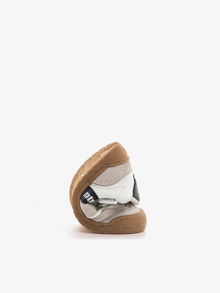 Zapatilla deportiva un velcro bebé
