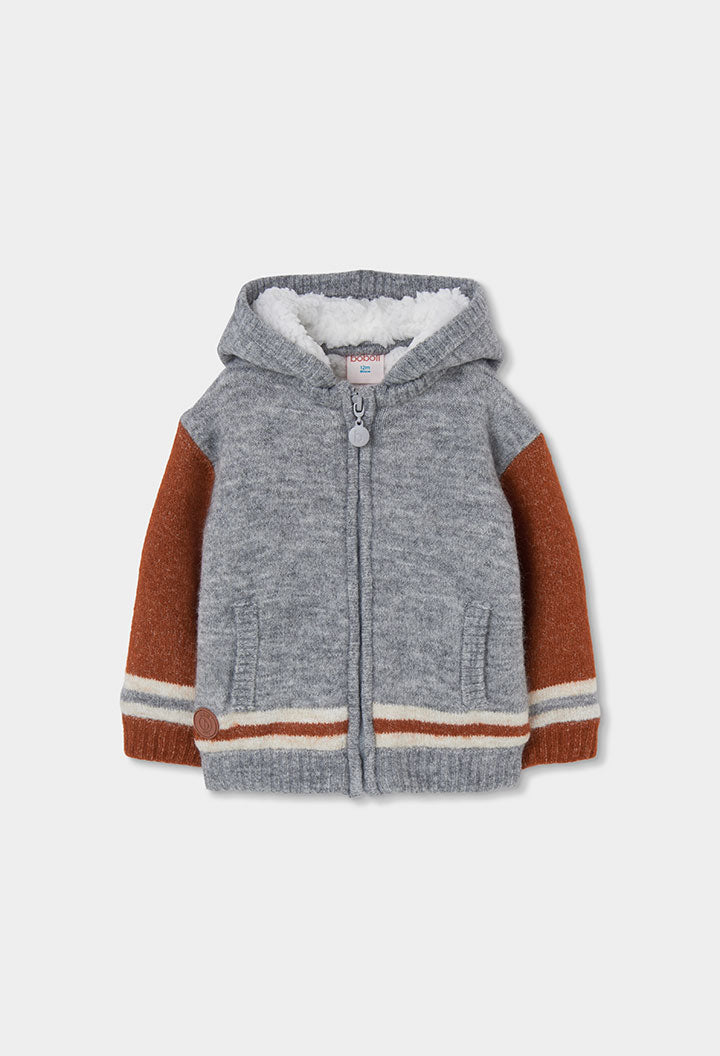 Chaqueta tricotosa con capucha de niño