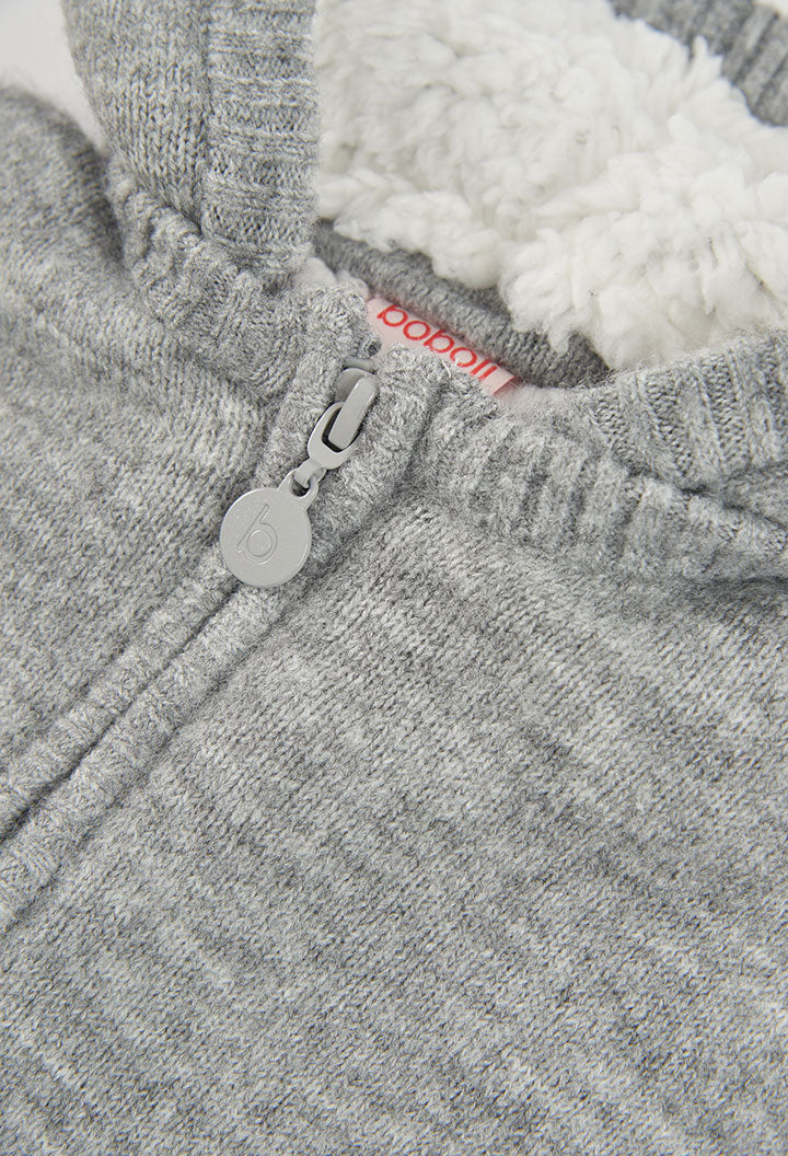 Chaqueta tricotosa con capucha de niño