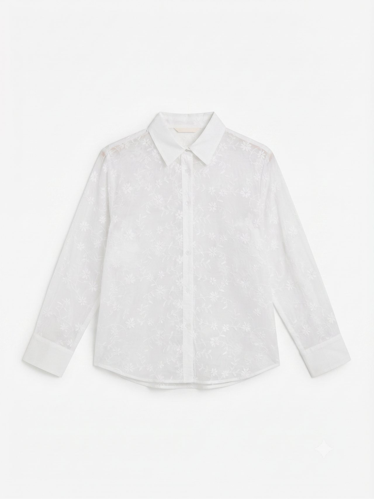 Camisa blanca con flores bordadas, chica.