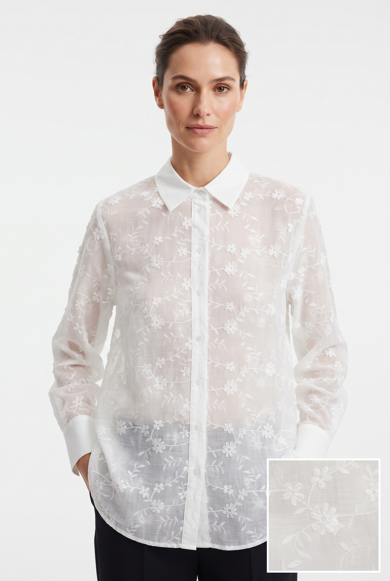 Camisa blanca con flores bordadas, chica.
