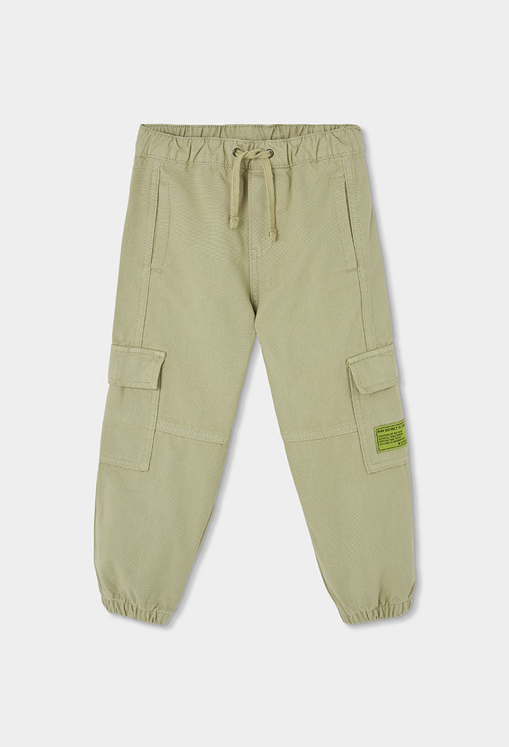 Pantalón sarga cargo con bolsillos niño