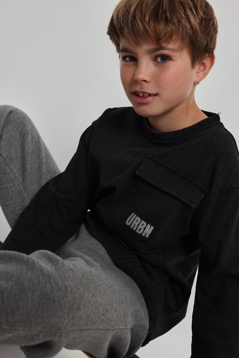 Camiseta bolsillos delanteros tipo cargo niño