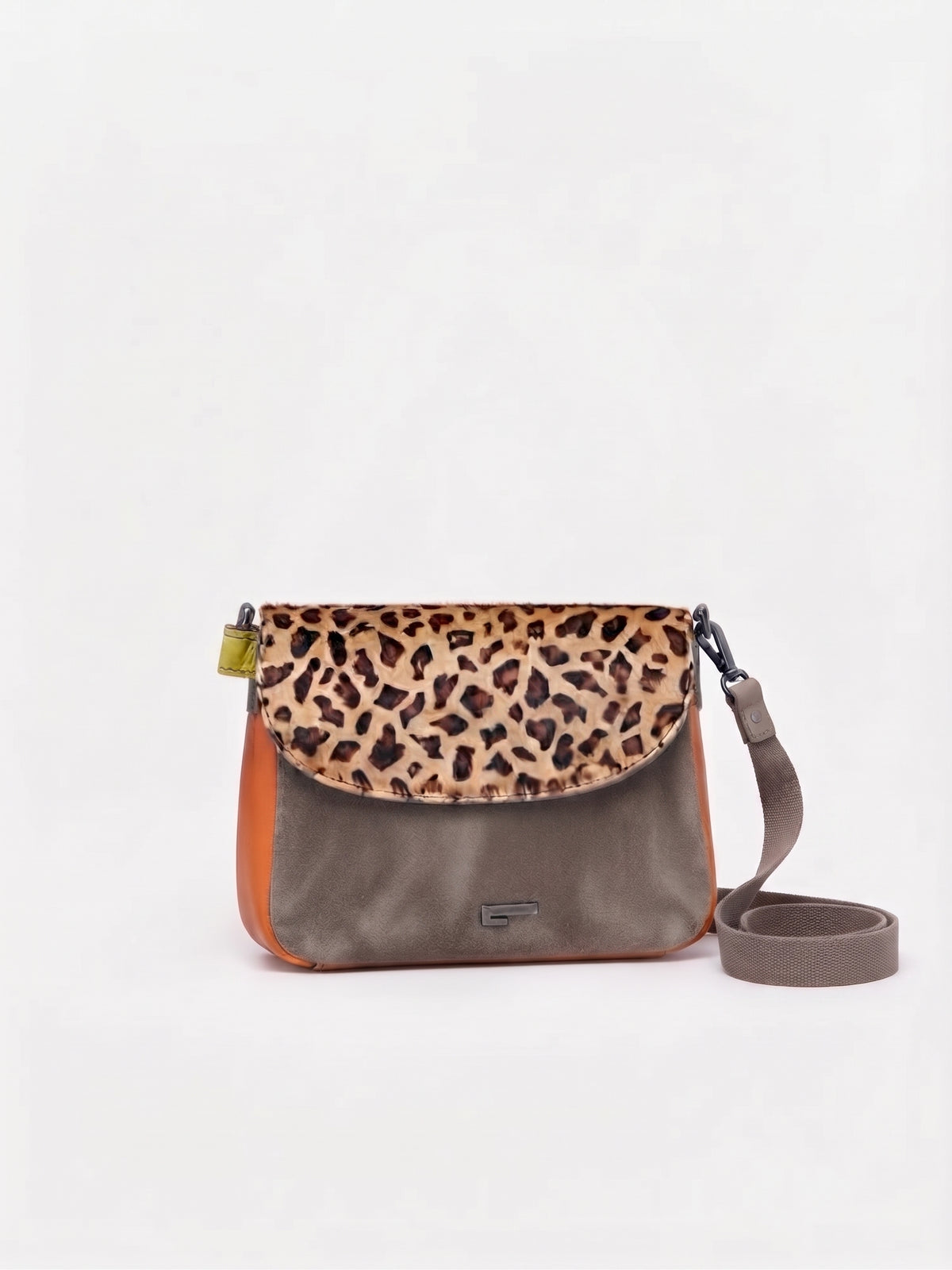 Bolso bandolera con solapa reversible piel  fucsia/gris