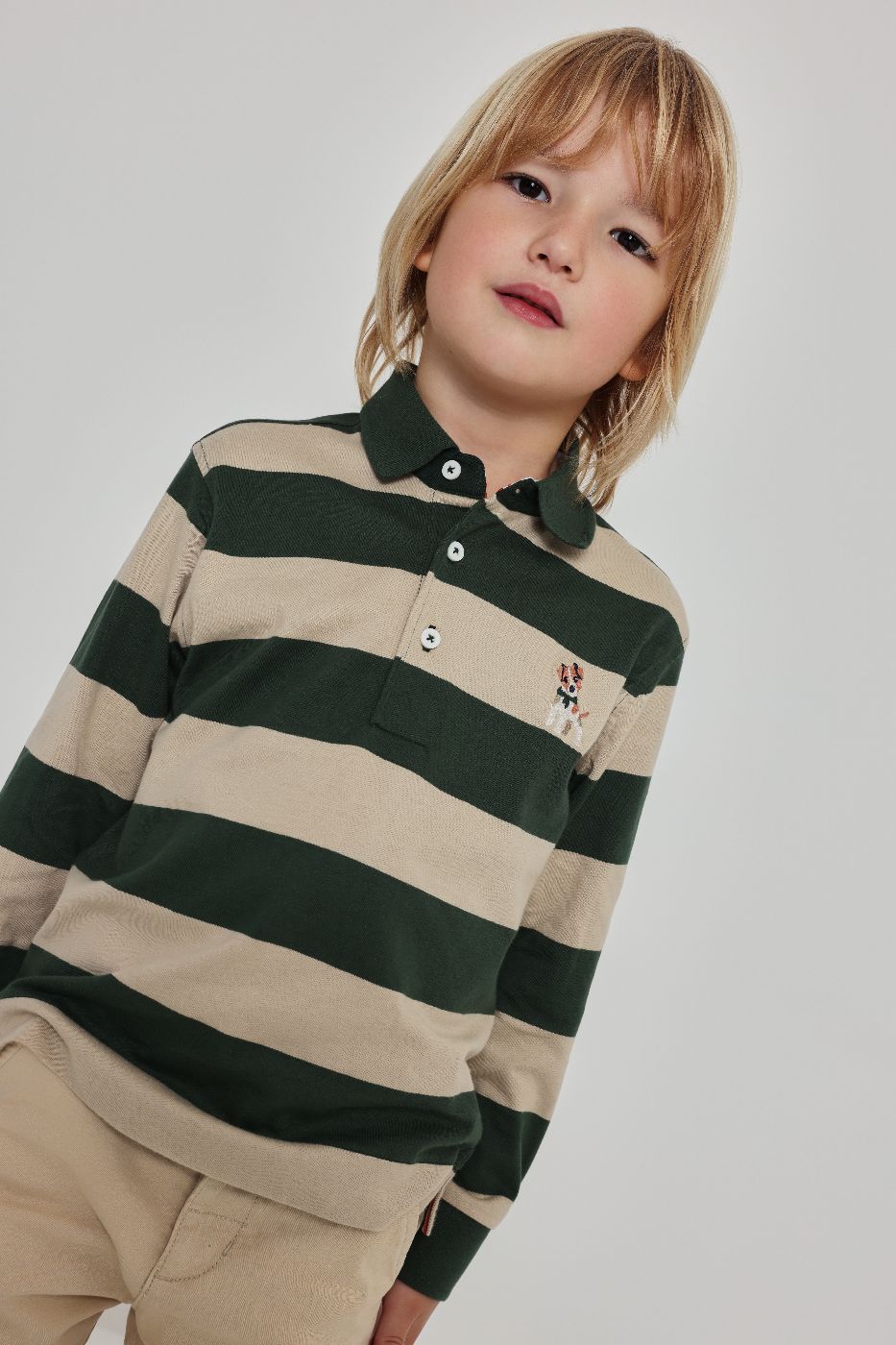 Polo botones frontales y bordado perrito niño