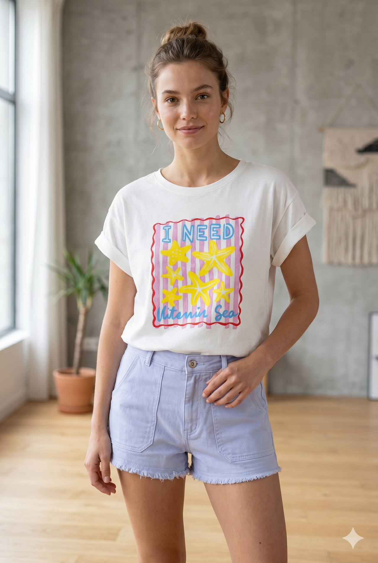Short denim bajo deshilachado chica.