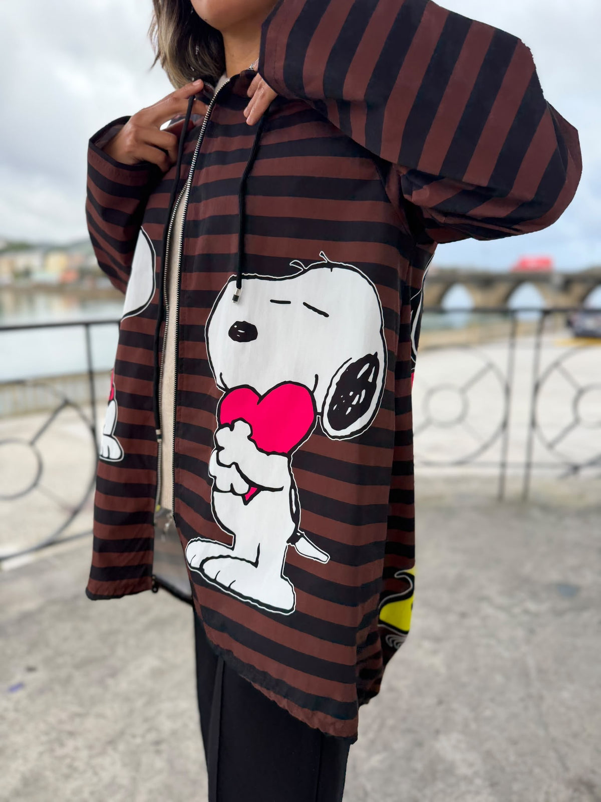 Chubasquero sin forro interior Snoopy rayas mujer