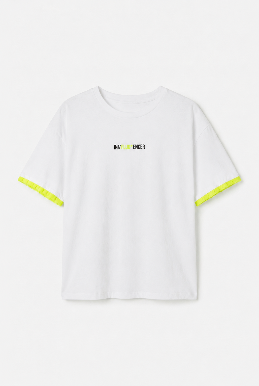 Camiseta Influoencer con ribete en la manga en color fluor