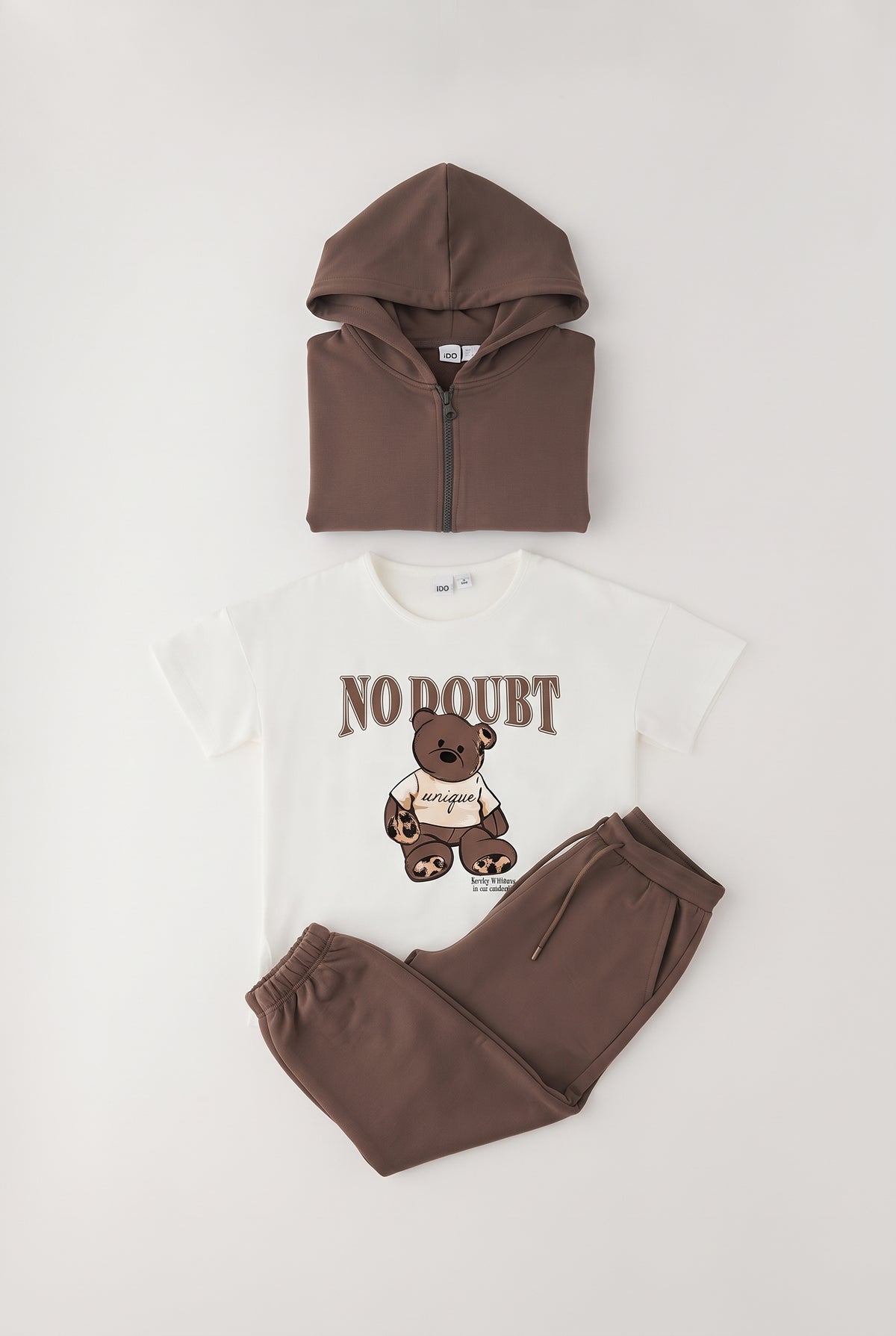 Conjunto 3 piezas sudadera pantalón con camiseta