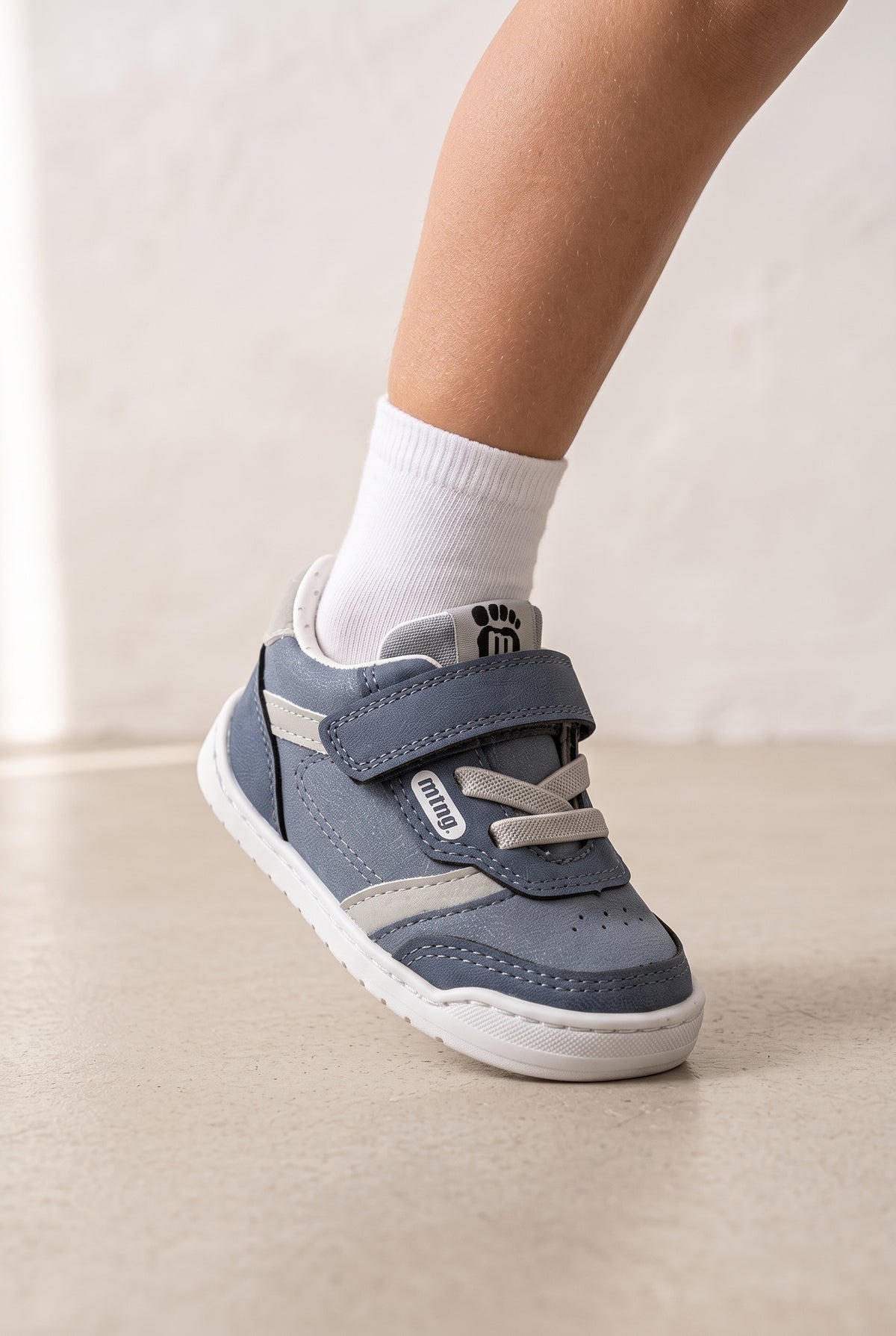 Zapatilla barefoot respetuosa azul