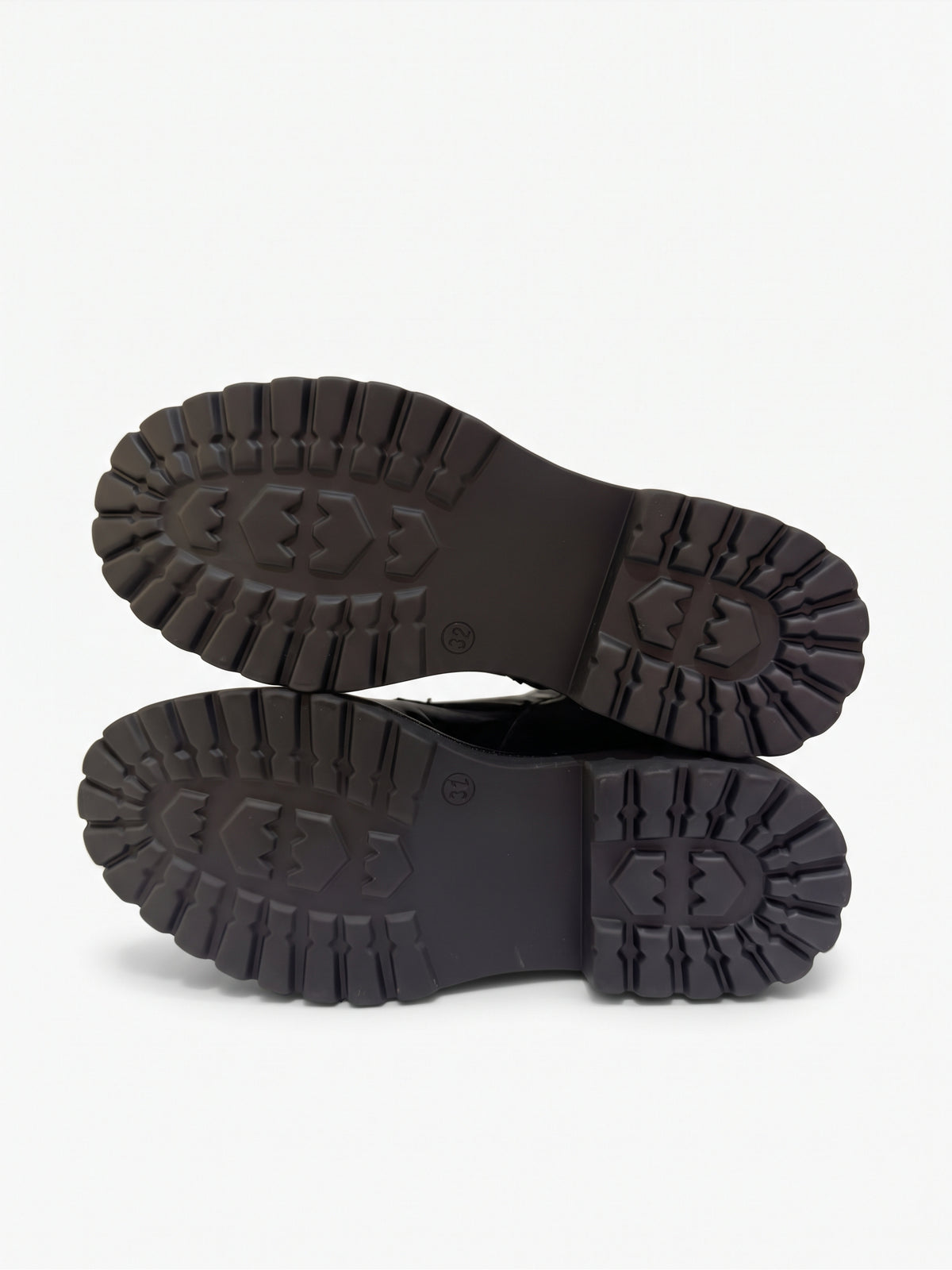 Bota negra estrella tachuelas