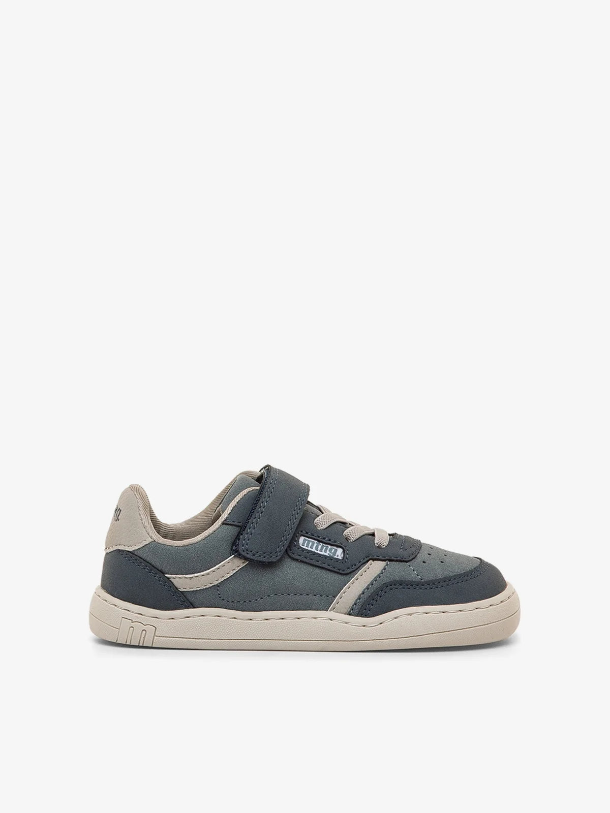 Zapatilla deportiva un velcro