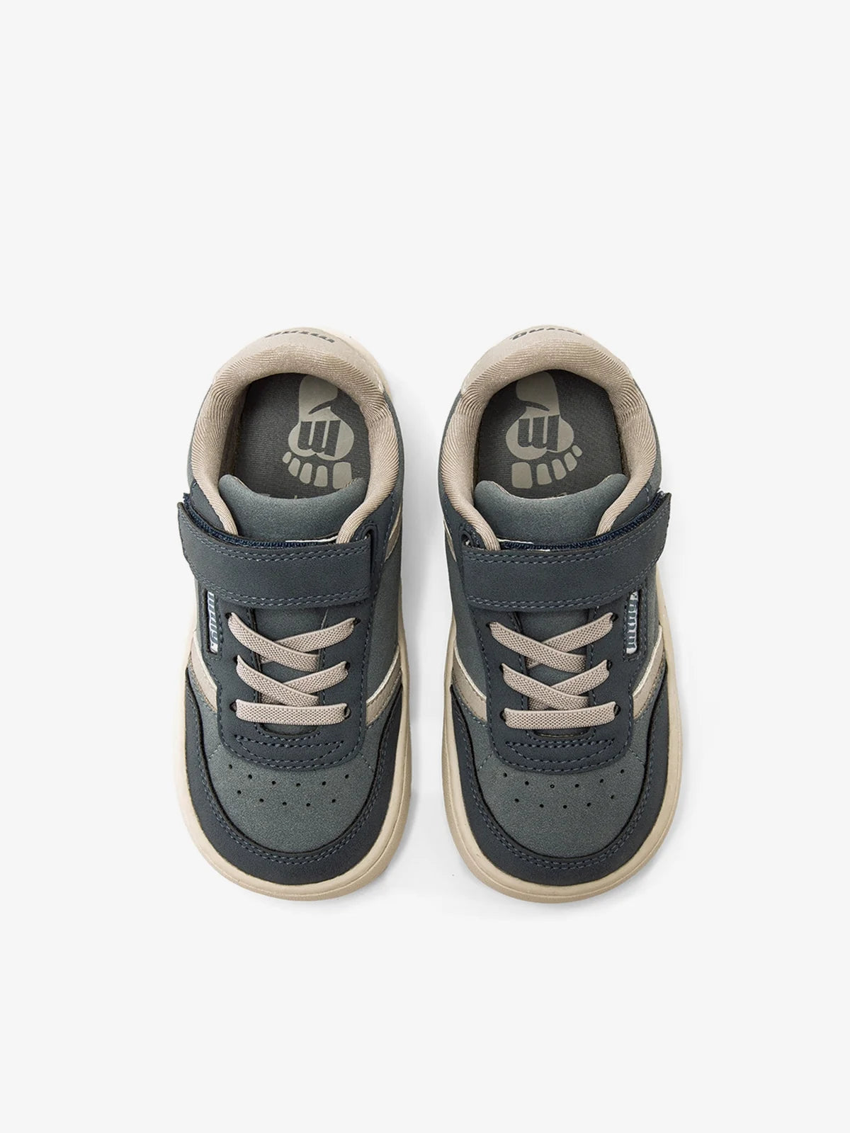 Zapatilla deportiva un velcro