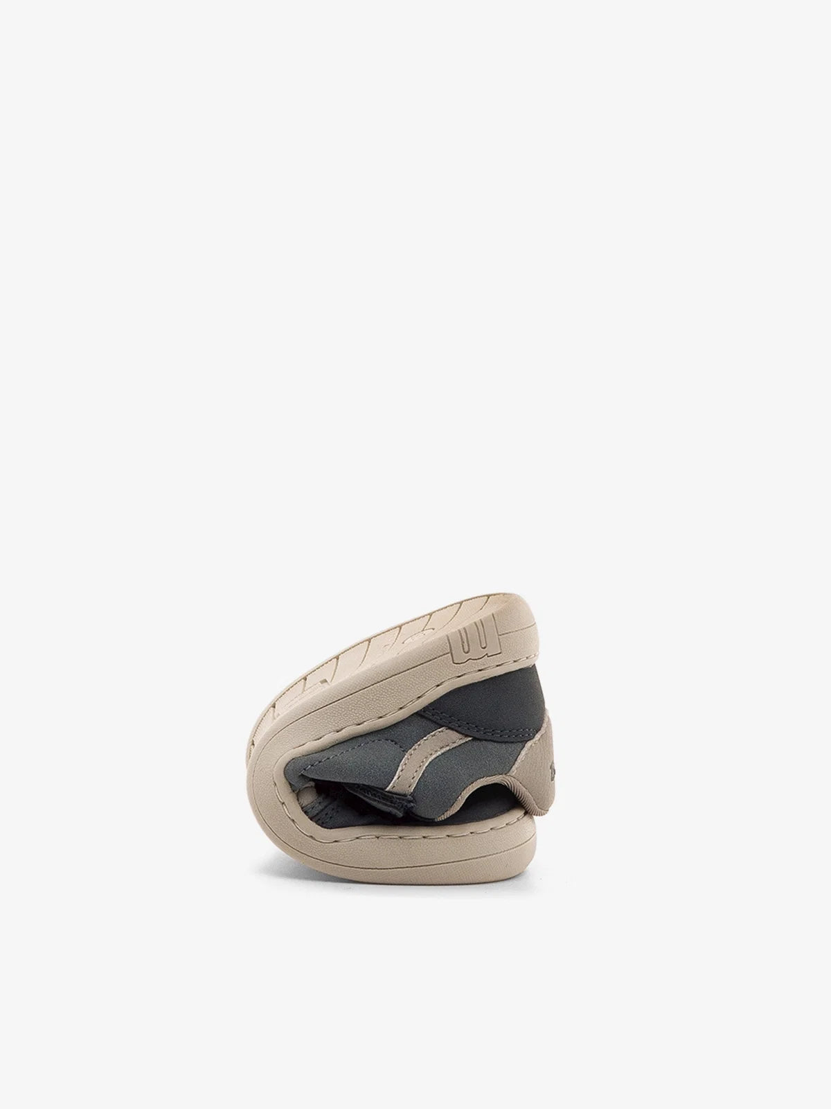 Zapatilla deportiva un velcro