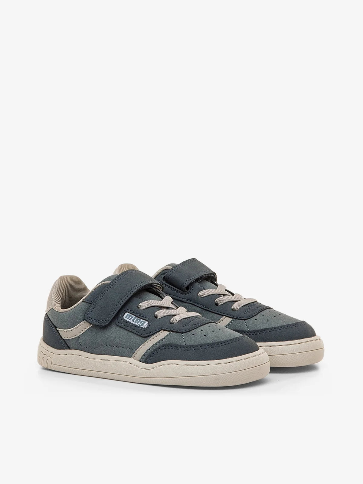 Zapatilla deportiva un velcro