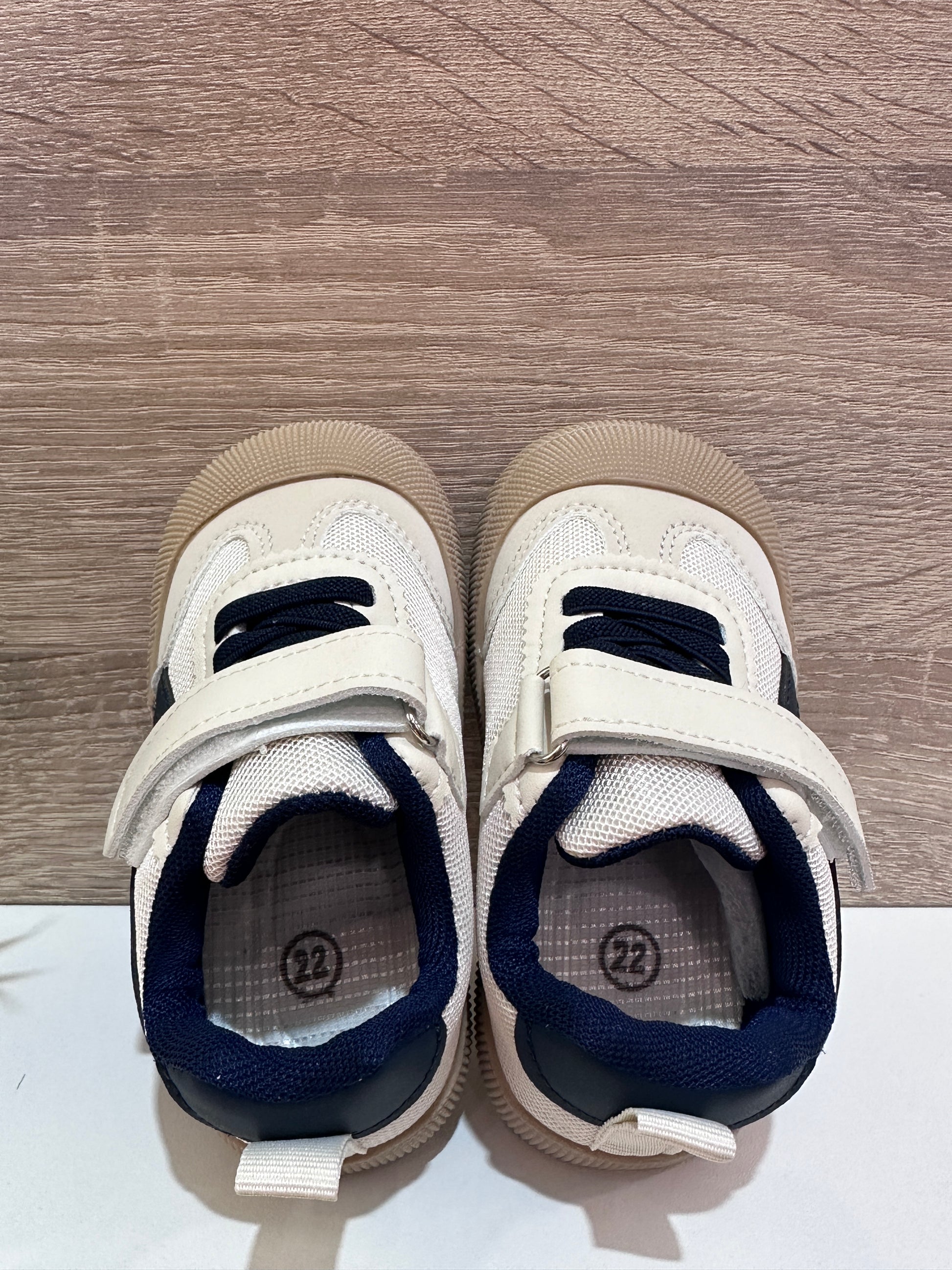 Zapatillas respetuosas azul un velcro