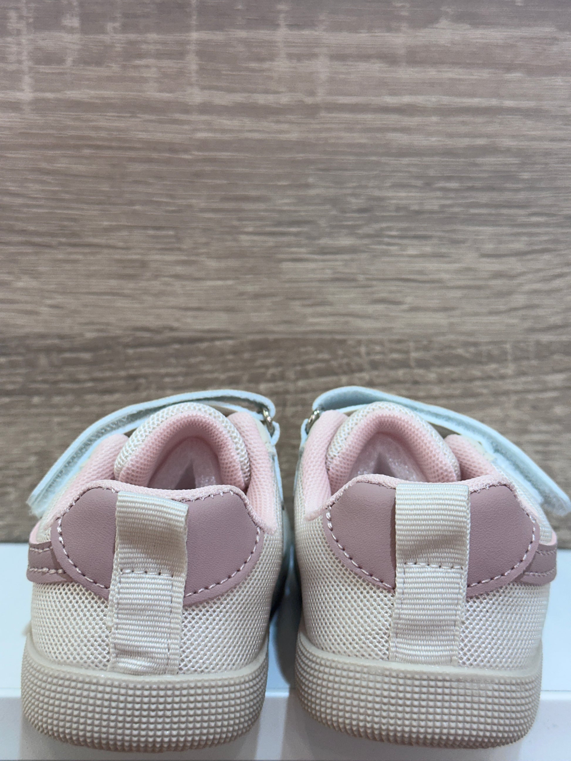 Deportiva respetuosa rosa un velcro