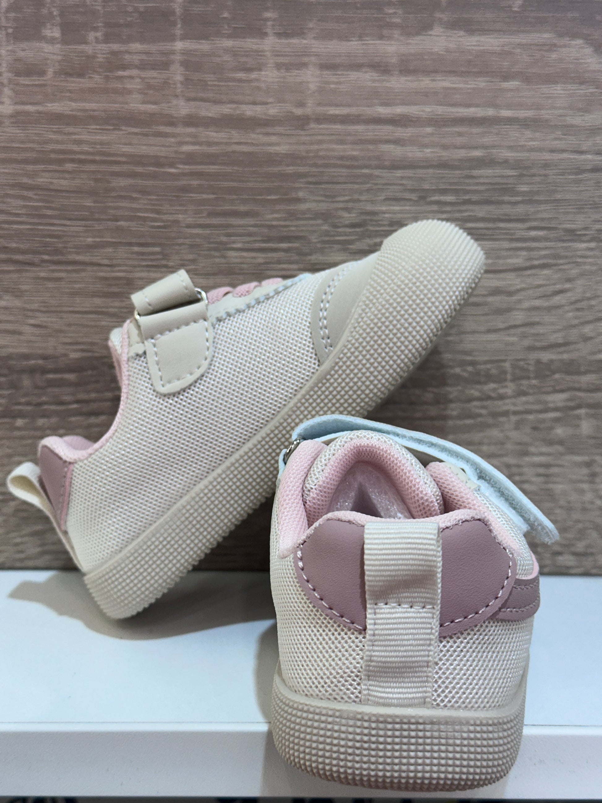 Deportiva respetuosa rosa un velcro