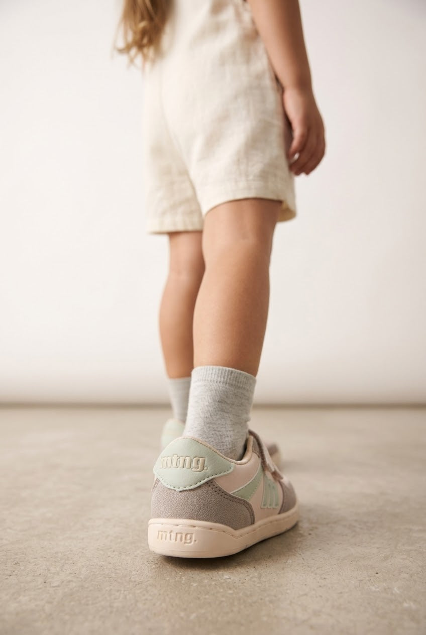 Botín deportivo un velcro