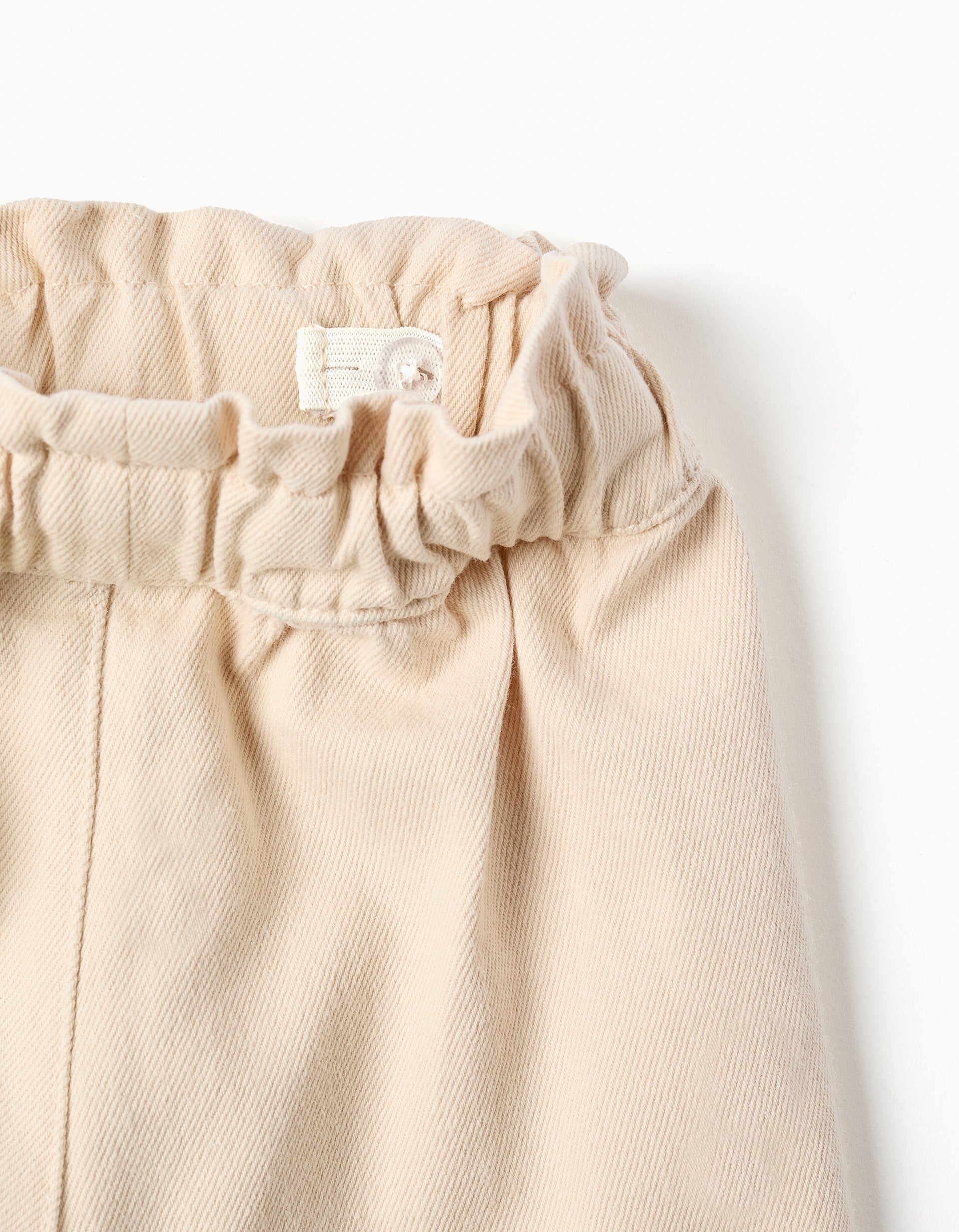 Short crudo con bordados