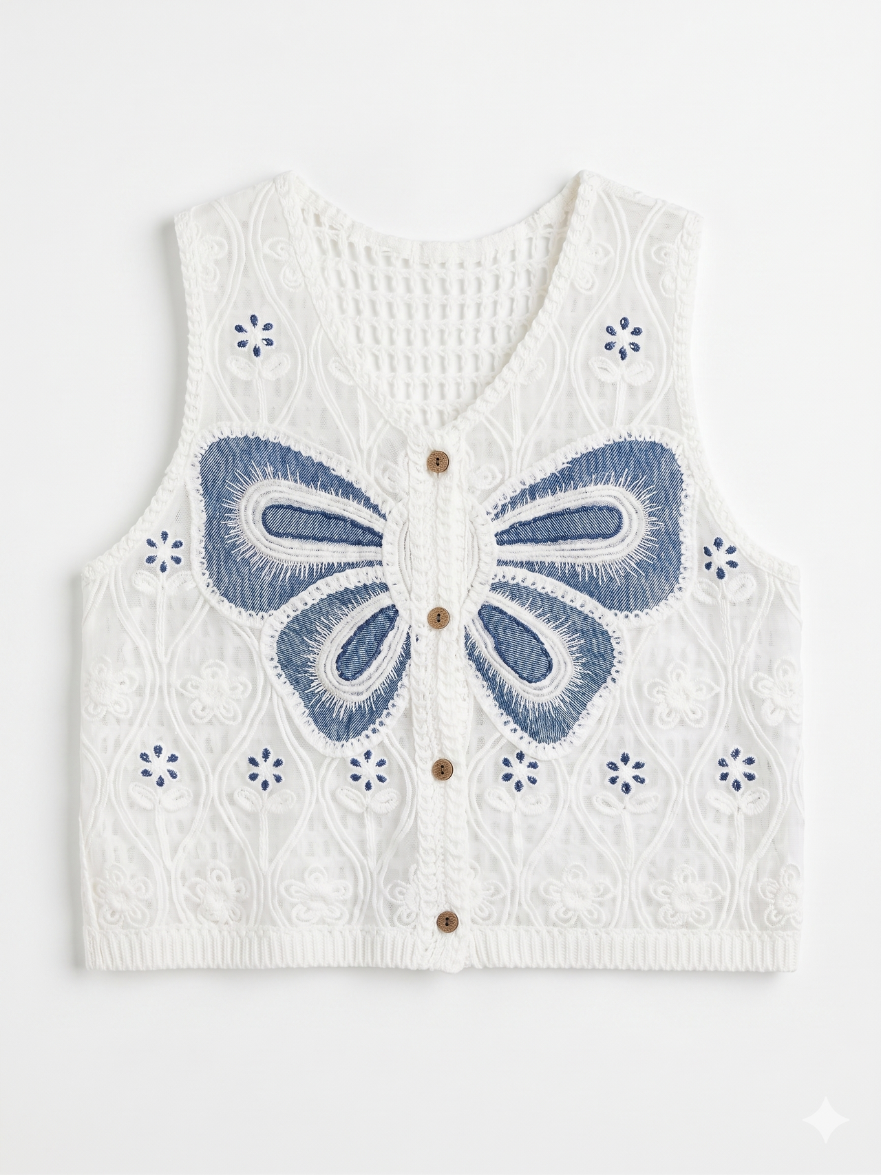 Chaleco de punto blanco calado con detalle de mariposa azul chica.