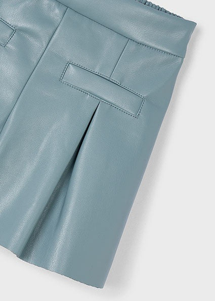 Pantalón Bermuda Efecto Piel