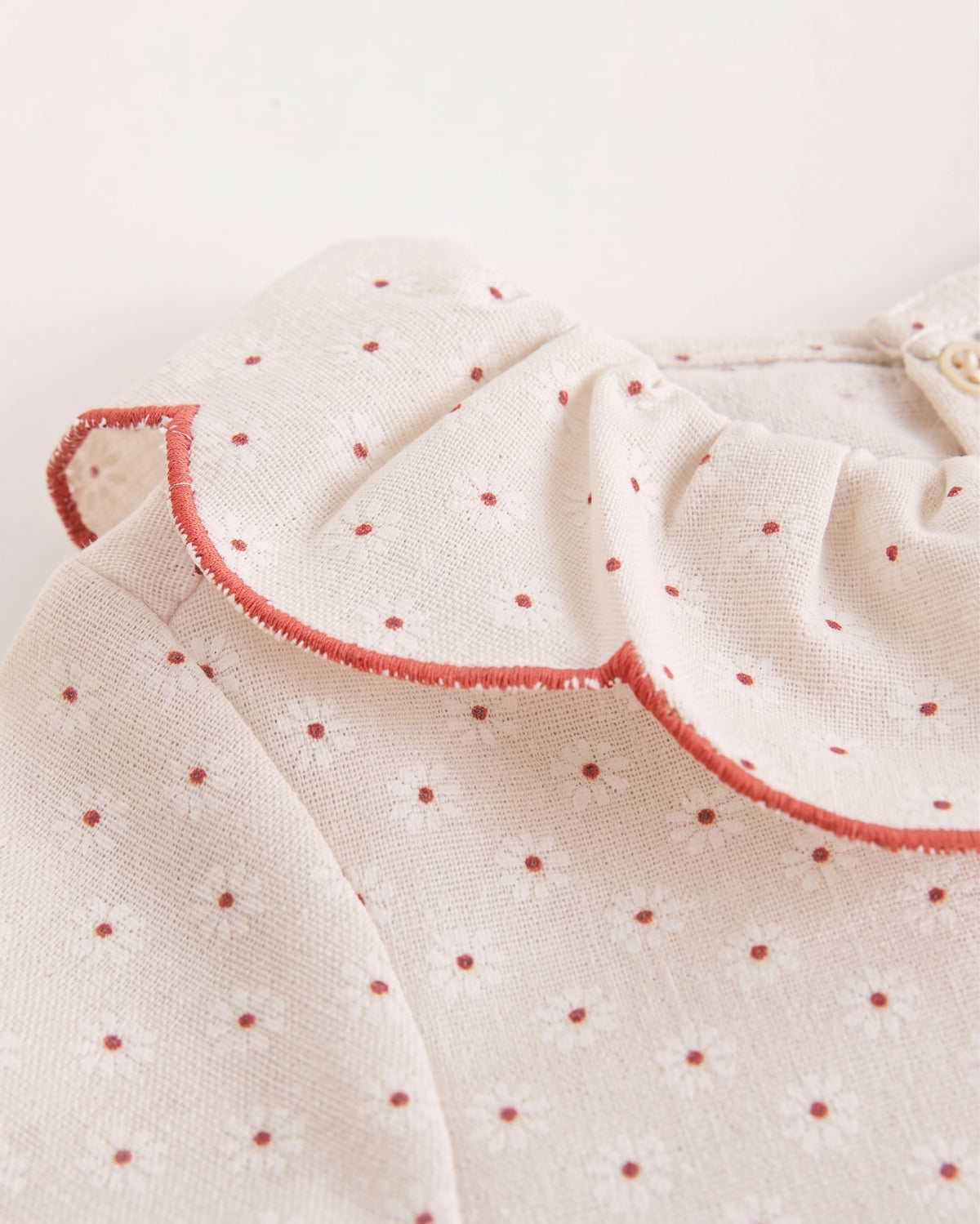 Blusa con cuello babero bebé niña