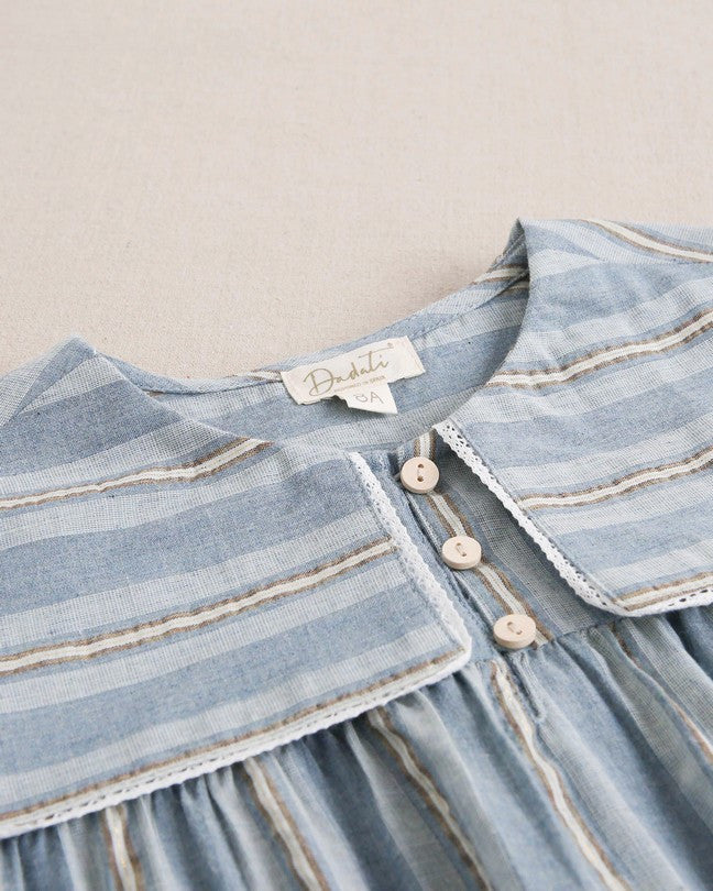 Blusa De Niña De Rayas Azules Y Doradas Con Cuello Cuadrado