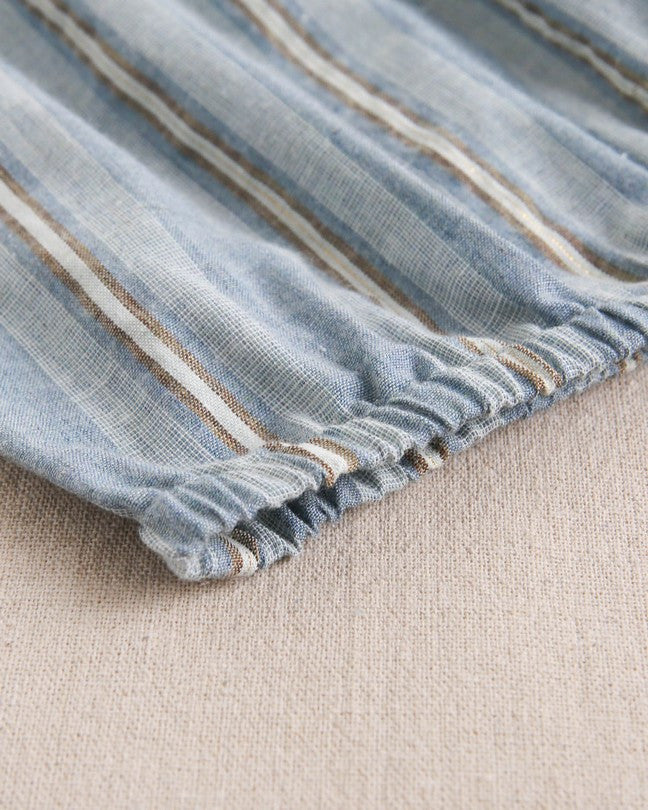 Blusa De Niña De Rayas Azules Y Doradas Con Cuello Cuadrado