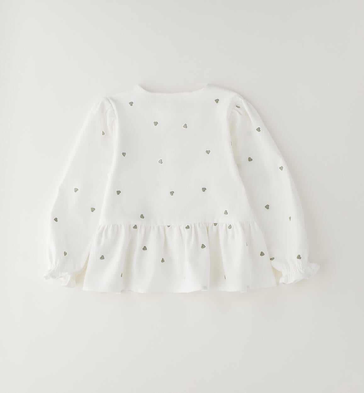 Camisa manga larga detalle corazones bordados