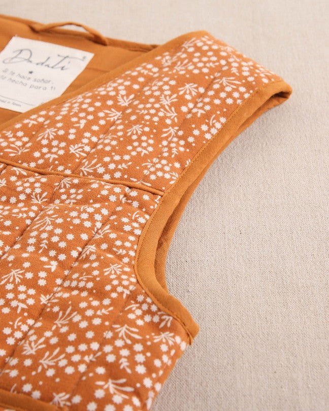 Chaleco De Niña En Naranja Con Estampado Floral