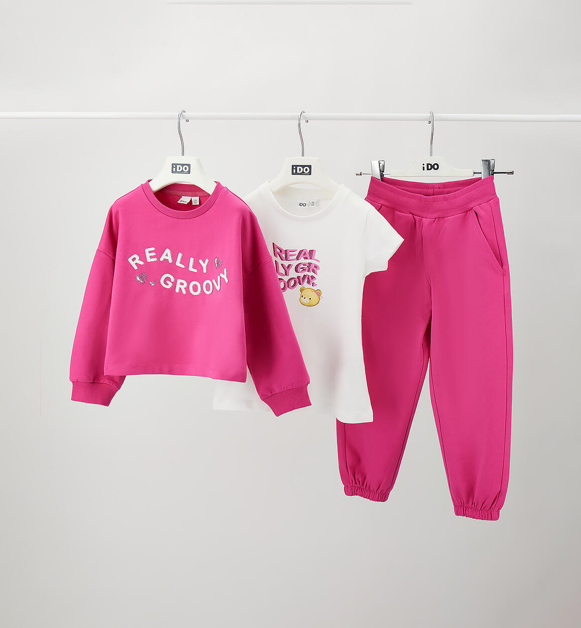 Conjunto camiseta sudadera y pantalon