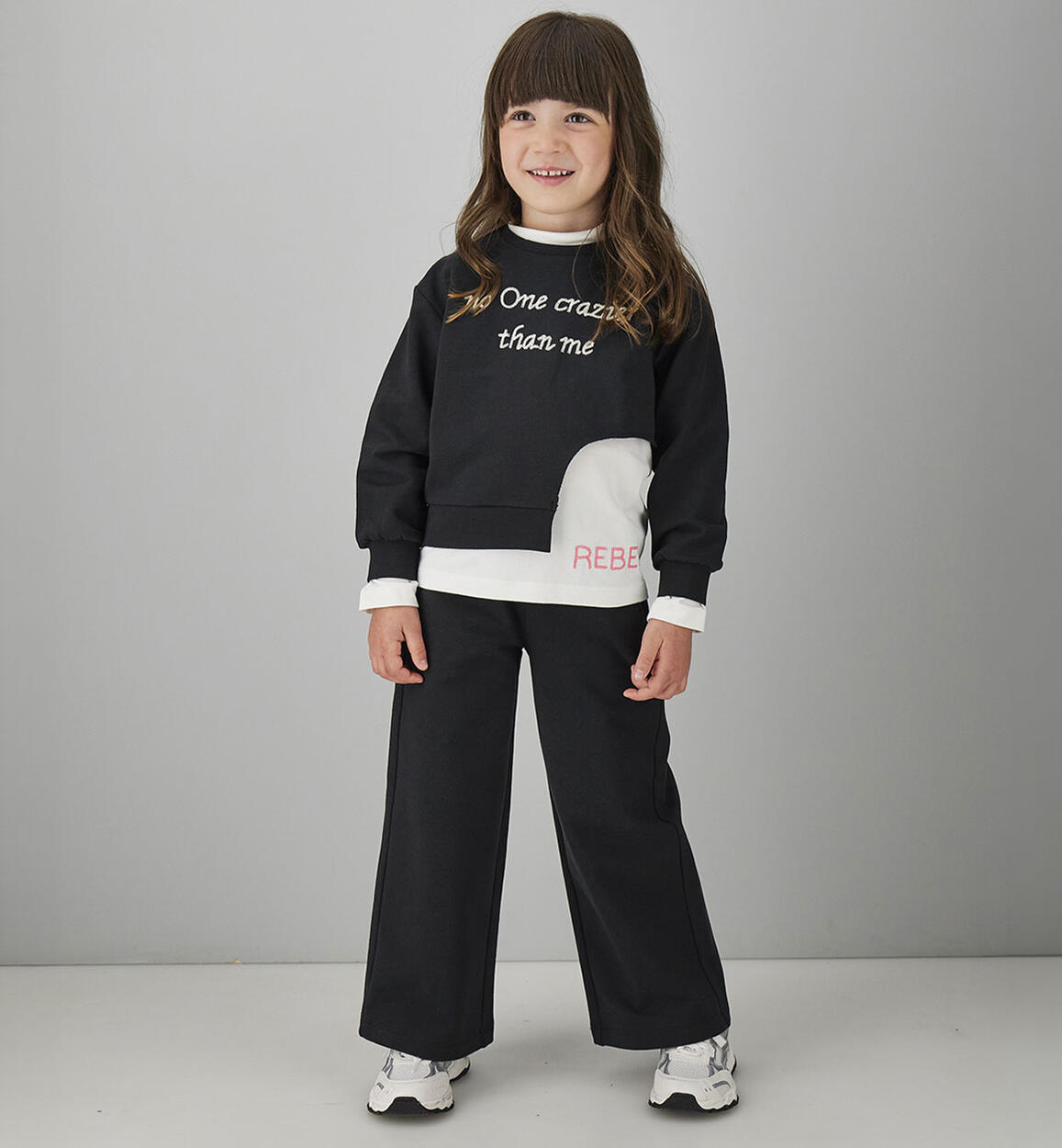 Conjunto tres piezas sudadera camiseta y pantalón wide leg