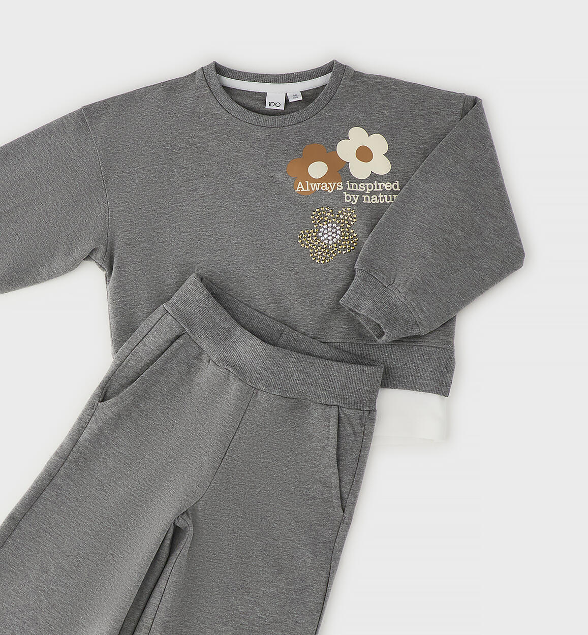 Conjunto dos piezas detalle flores brillos